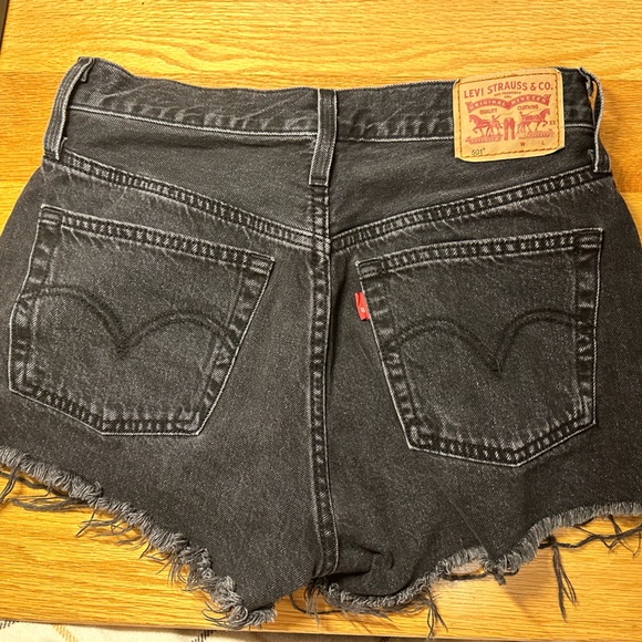 Levi’s 501 Shorts - Picture 5 of 6